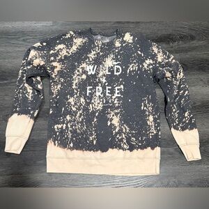 Wild Free Men's Black and Cream Crewneck Sweater